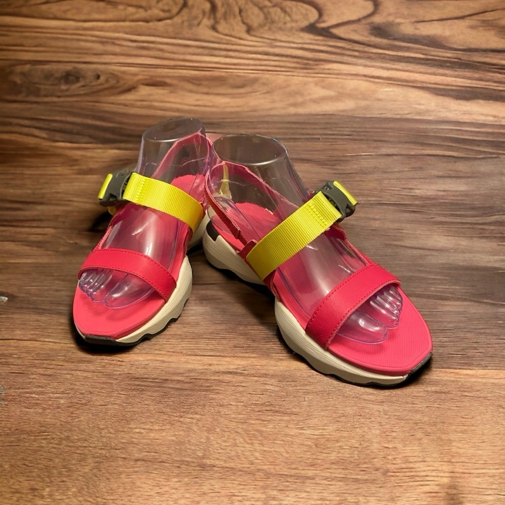 Sorrel Kinetic Impact Cactus/Pink Outdoor Performance Sandal. Size 8 - Picture 2 of 8